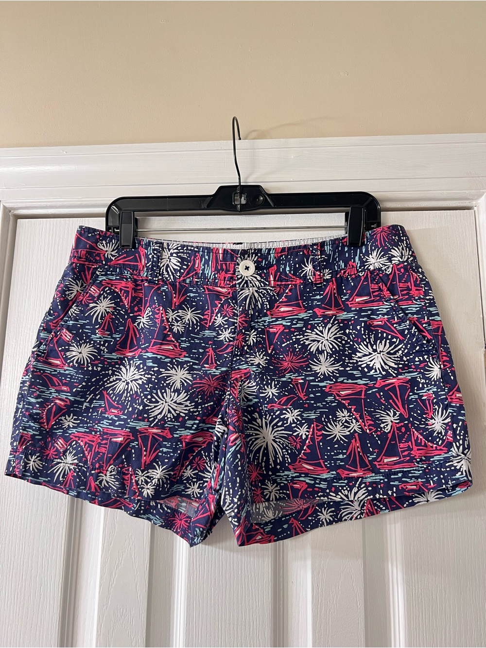 Lilly Pulitzer Sparks Fly Callahan Shorts Size 10 Navy Pink Fireworks Sailboats